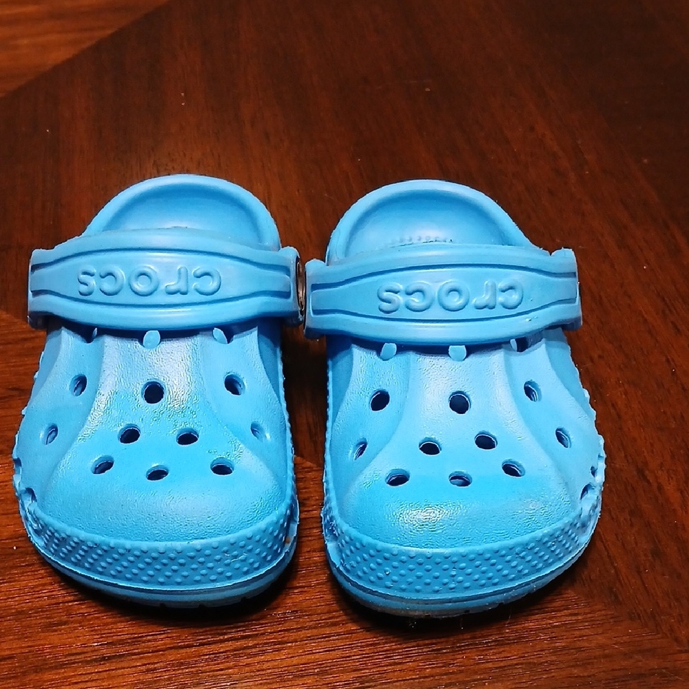 CROCS Kids Vibrant Blue Water Shoes